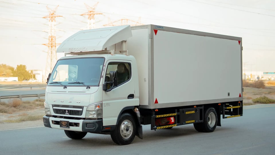 Used 2017 Mitsubishi Canter Chiller Box in White – Left Front Diagonal (45°) View for Sale at First Choice Cars Dubai Sharjah