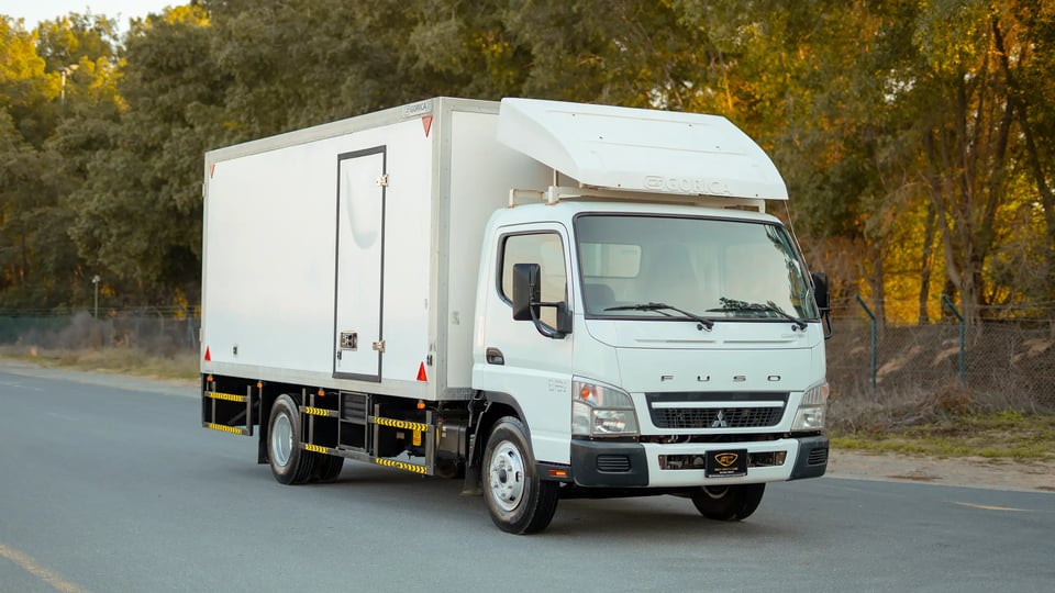 Used 2017 Mitsubishi Canter Chiller Box in White – Right Front Diagonal (45°) View for Sale at First Choice Cars Dubai Sharjah