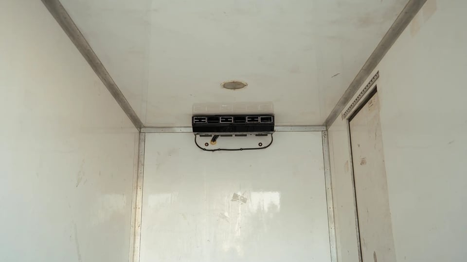 Used 2017 Mitsubishi Canter Chiller Box in White – Chiller Cooling Unit View for Sale at First Choice Cars Dubai Sharjah