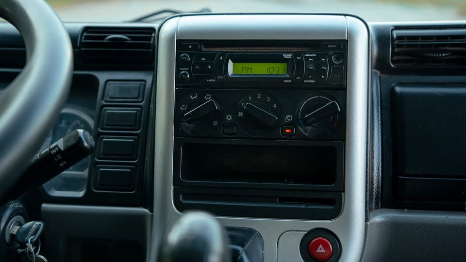 Used 2017 Mitsubishi Canter Chiller Box in White – Infotainment / Touchscreen System for Sale at First Choice Cars Dubai Sharjah