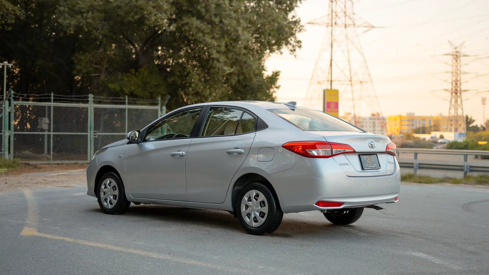 Used 2022 Toyota Yaris E in Silver – Left Back Diagonal (45°) View for Sale at First Choice Cars Dubai Sharjah