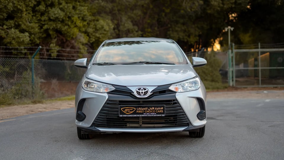 Used 2022 Toyota Yaris E in Silver – Front View for Sale at First Choice Cars Dubai Sharjah