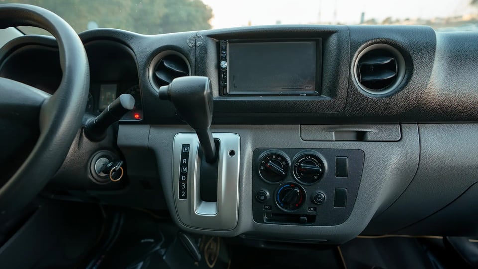 Used 2022 Nissan Urvan High Roof in White – Infotainment / Touchscreen System for Sale at First Choice Cars Dubai Sharjah