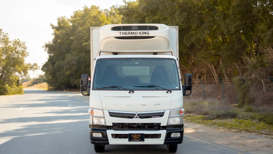 Used 2020 Mitsubishi Canter Chiller Box in White – Front View for Sale at First Choice Cars Dubai Sharjah