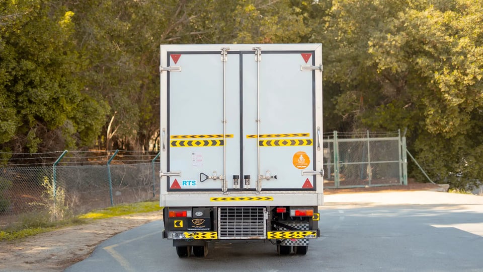 Used 2020 Mitsubishi Canter Chiller Box in White – Back/Rear View for Sale at First Choice Cars Dubai Sharjah