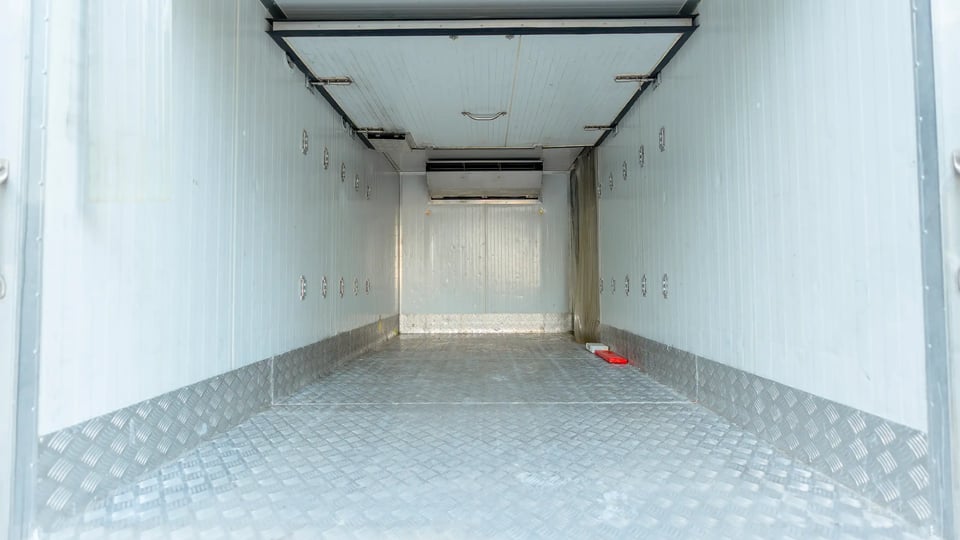 Used 2020 Mitsubishi Canter Chiller Box in White – Chiller Box Rear-to-Front View for Sale at First Choice Cars Dubai Sharjah