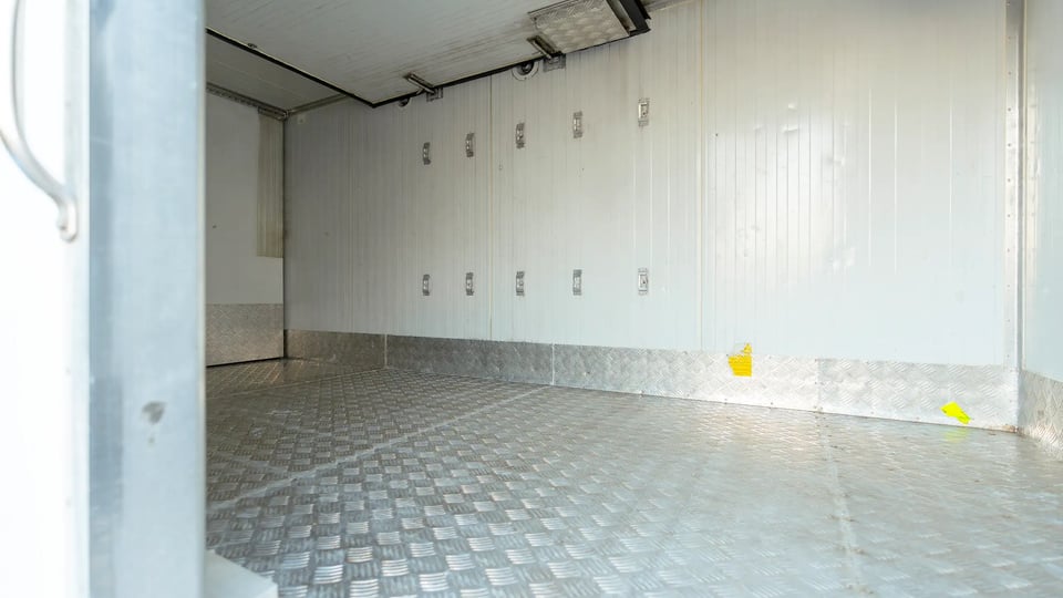 Used 2020 Mitsubishi Canter Chiller Box in White – Chiller Box Right Side Interior View for Sale at First Choice Cars Dubai Sharjah