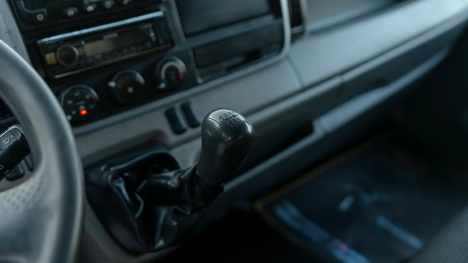 Used 2020 Mitsubishi Canter Chiller Box in White – Center Console & Gear Shifter for Sale at First Choice Cars Dubai Sharjah