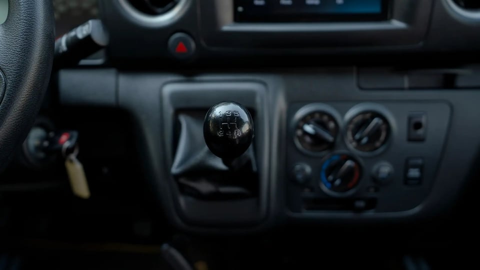 Used 2024 Nissan Urvan High Roof White – Center Console & Gear Shifter at First Choice Cars Sharjah