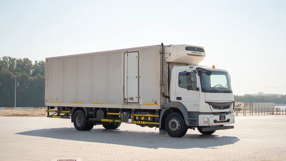 Used 2020 Mitsubishi Fuso FJ Freezer Box in White – Right Front Diagonal (45°) View for Sale at First Choice Cars Dubai Sharjah