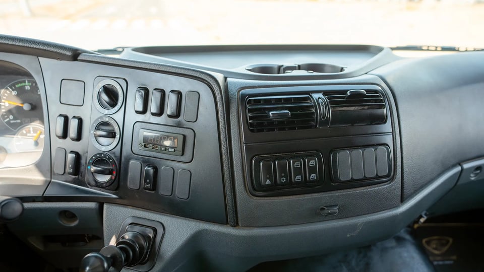 Used 2020 Mitsubishi Fuso FJ Freezer Box in White – Infotainment / Touchscreen System for Sale at First Choice Cars Dubai Sharjah