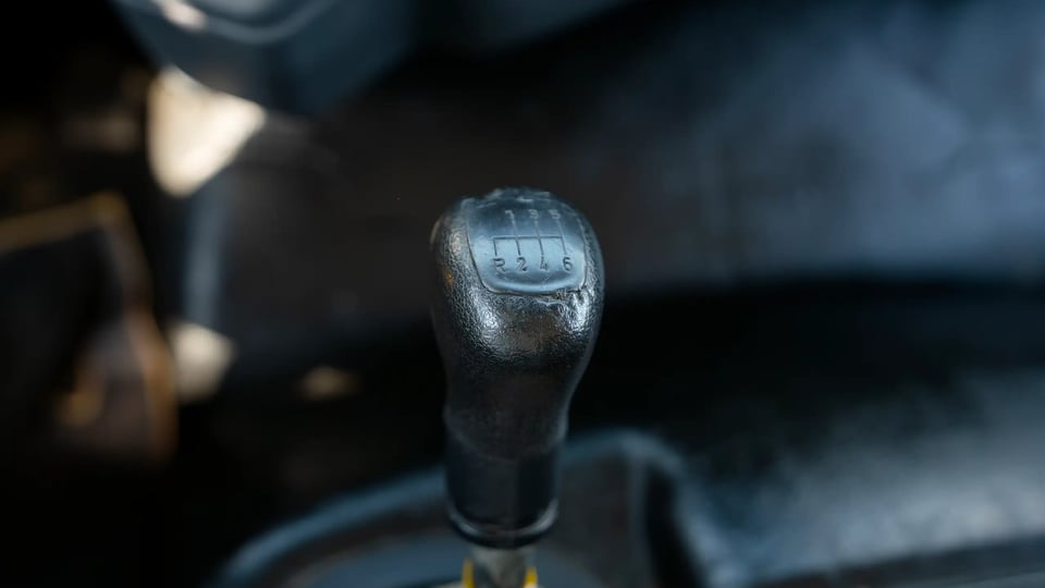 Used 2020 Mitsubishi Fuso FJ Freezer Box in White – Center Console & Gear Shifter for Sale at First Choice Cars Dubai Sharjah