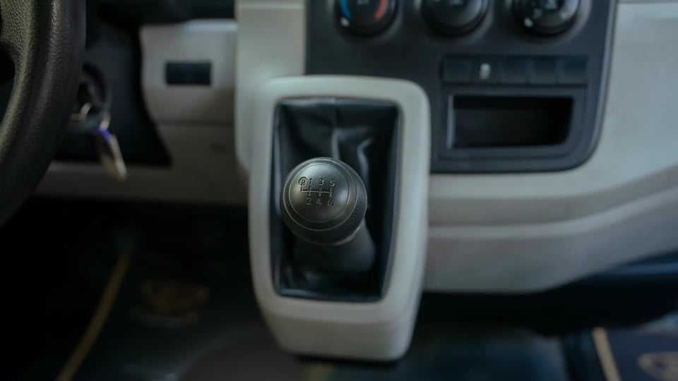 Used 2020 Toyota Hiace GL High Roof in White – Center Console & Gear Shifter for Sale at First Choice Cars Dubai Sharjah