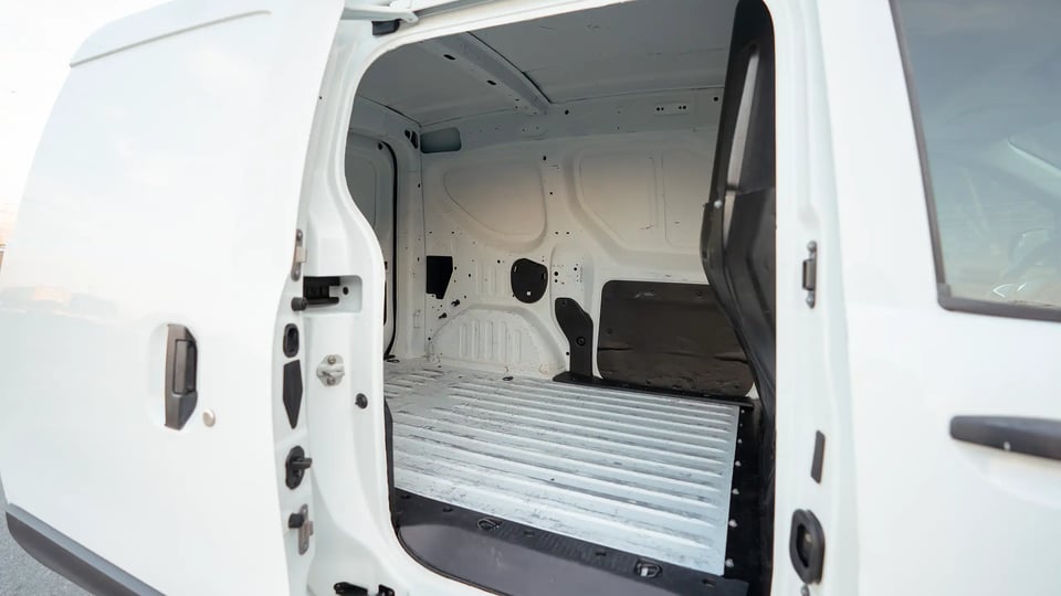 Used 2022 Renault Dokker Van in White – Delivery Box Right Side Interior View for Sale at First Choice Cars Dubai Sharjah