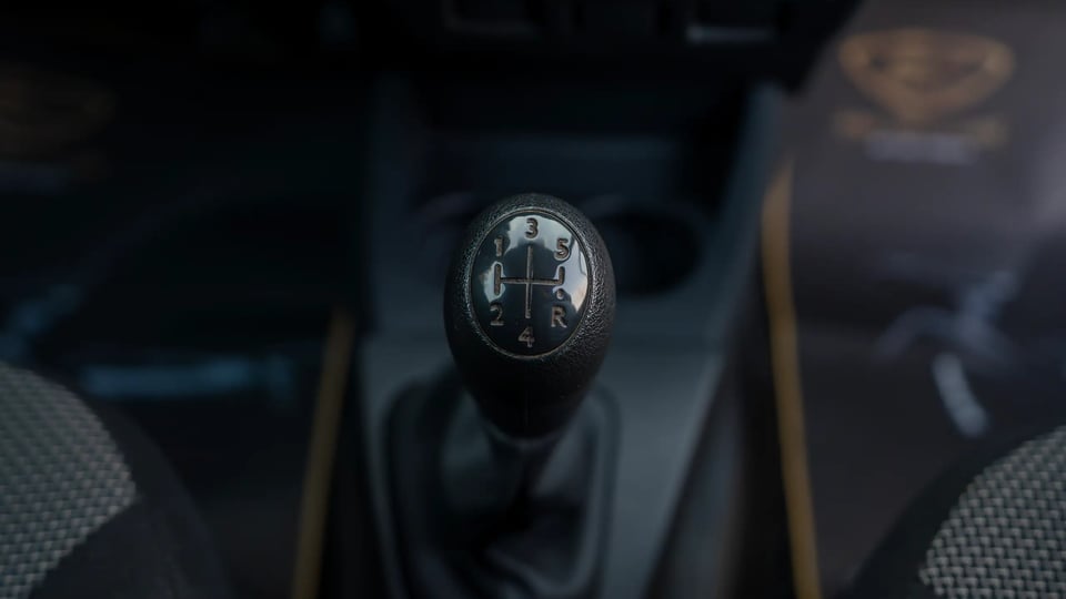 Used 2022 Renault Dokker Van in White – Center Console & Gear Shifter for Sale at First Choice Cars Dubai Sharjah