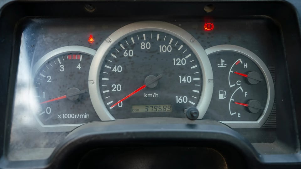 Used 2017 Mitsubishi Canter Cargo Body in White – Odometer / Mileage Reading View for Sale at First Choice Cars Dubai Sharjah