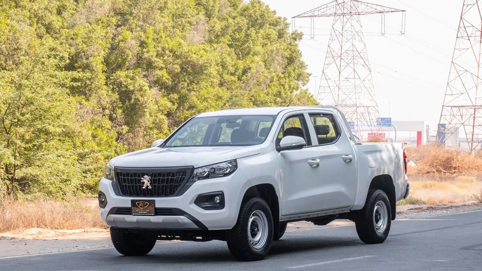 Used 2023 Peugeot Landtrek Double Cabin in White – Left Front Diagonal (45°) View for Sale at First Choice Cars Dubai Sharjah