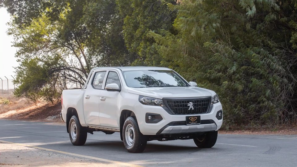 Used 2023 Peugeot Landtrek Double Cabin in White – Right Front Diagonal (45°) View for Sale at First Choice Cars Dubai Sharjah