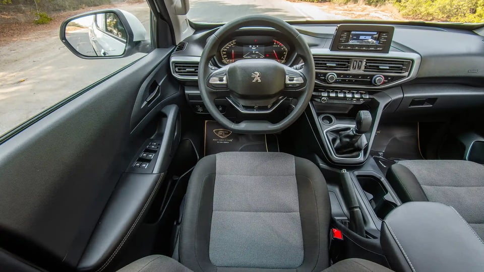 Used 2023 Peugeot Landtrek Double Cabin in White – Steering Wheel & Instrument Cluster for Sale at First Choice Cars Dubai Sharjah