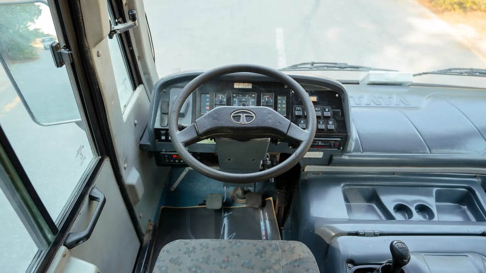 Used 2017 Tata LP 613 in White – Steering Wheel & Instrument Cluster for Sale at First Choice Cars Dubai Sharjah