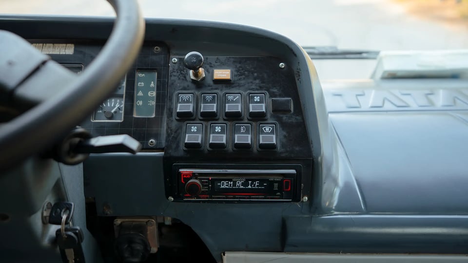 Used 2017 Tata LP 613 in White – Infotainment / Touchscreen System for Sale at First Choice Cars Dubai Sharjah