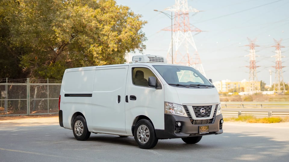 Used 2020 Nissan Urvan Standard Roof in White – Right Front Diagonal (45°) View for Sale at First Choice Cars Dubai Sharjah