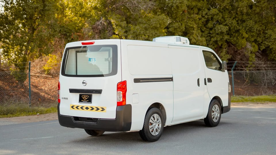 Used 2020 Nissan Urvan Standard Roof in White – Right Back Diagonal (45°) View for Sale at First Choice Cars Dubai Sharjah