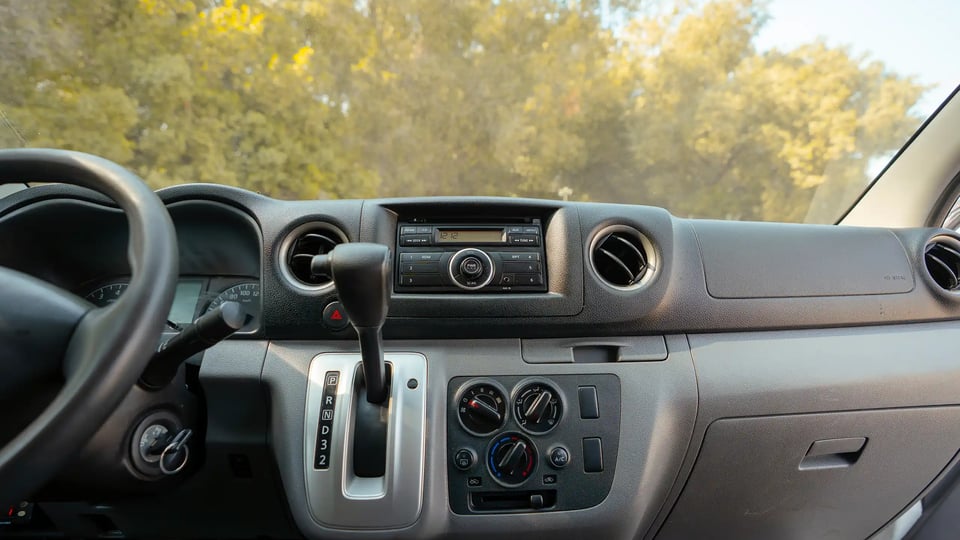 Used 2020 Nissan Urvan Standard Roof in White – Infotainment / Touchscreen System for Sale at First Choice Cars Dubai Sharjah