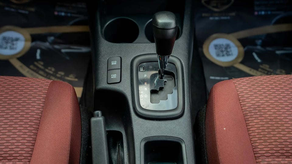 Used 2021 Toyota Hilux GLX Double Cabin in White – Center Console & Gear Shifter for Sale at First Choice Cars Dubai Sharjah