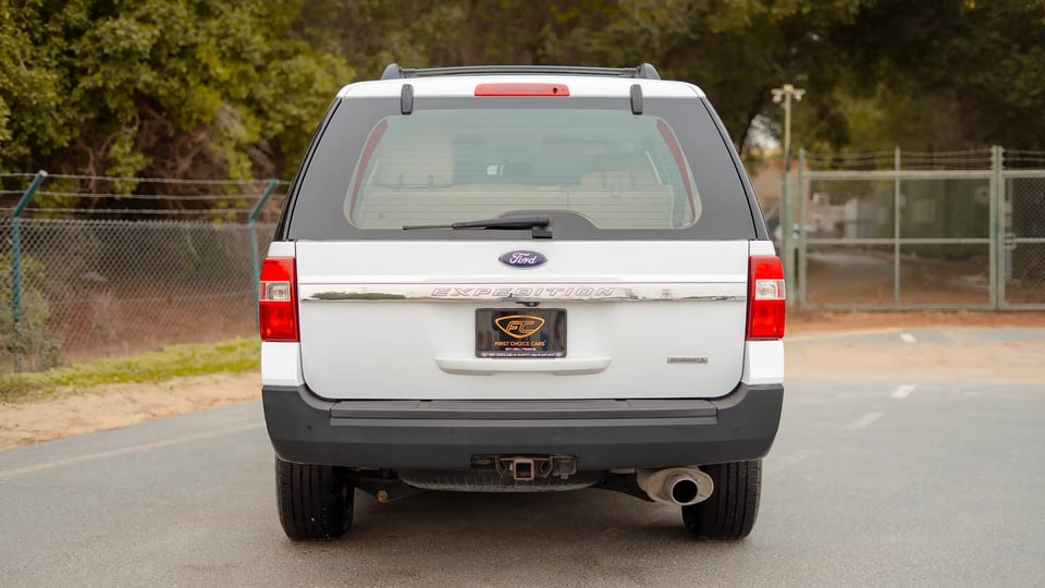 Used 2017 Ford Expedition XLT in White – Back/Rear View for Sale at First Choice Cars Dubai Sharjah