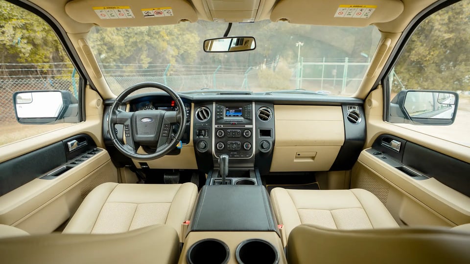 Used 2017 Ford Expedition XLT in White – Front Cabin / Dashboard Full View for Sale at First Choice Cars Dubai Sharjah