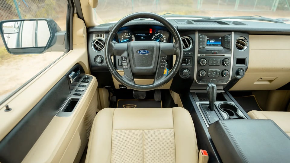 Used 2017 Ford Expedition XLT in White – Steering Wheel & Instrument Cluster for Sale at First Choice Cars Dubai Sharjah