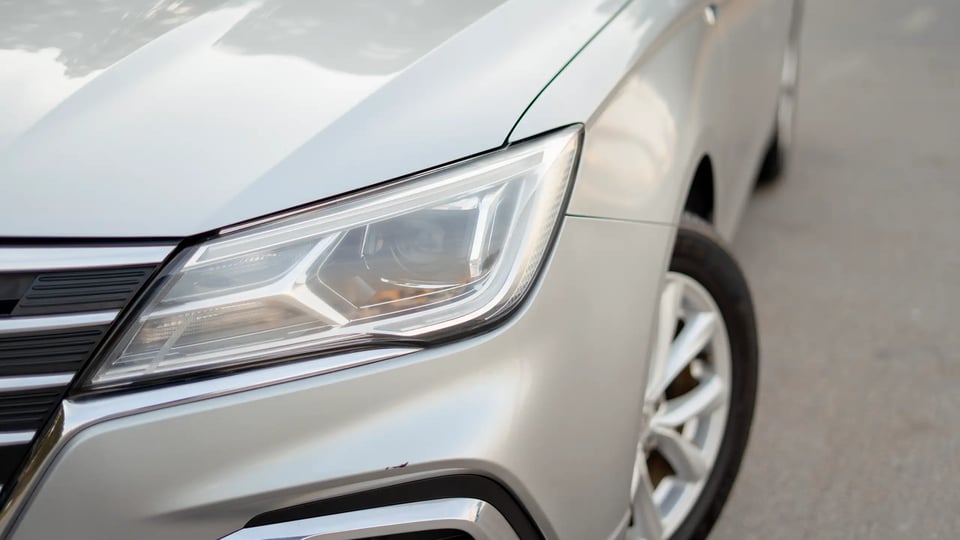 Used 2022 MG 5 Comfort in Silver – Headlight Close-up for Sale at First Choice Cars Dubai Sharjah