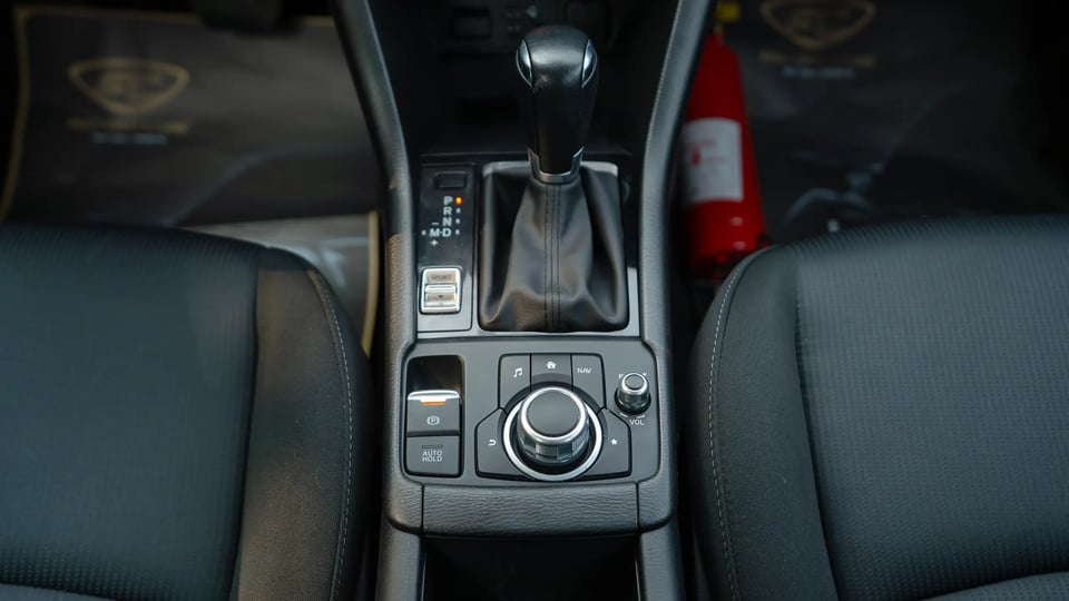 Used 2023 Mazda CX-3 GS in Blue – Center Console & Gear Shifter for Sale at First Choice Cars Dubai Sharjah