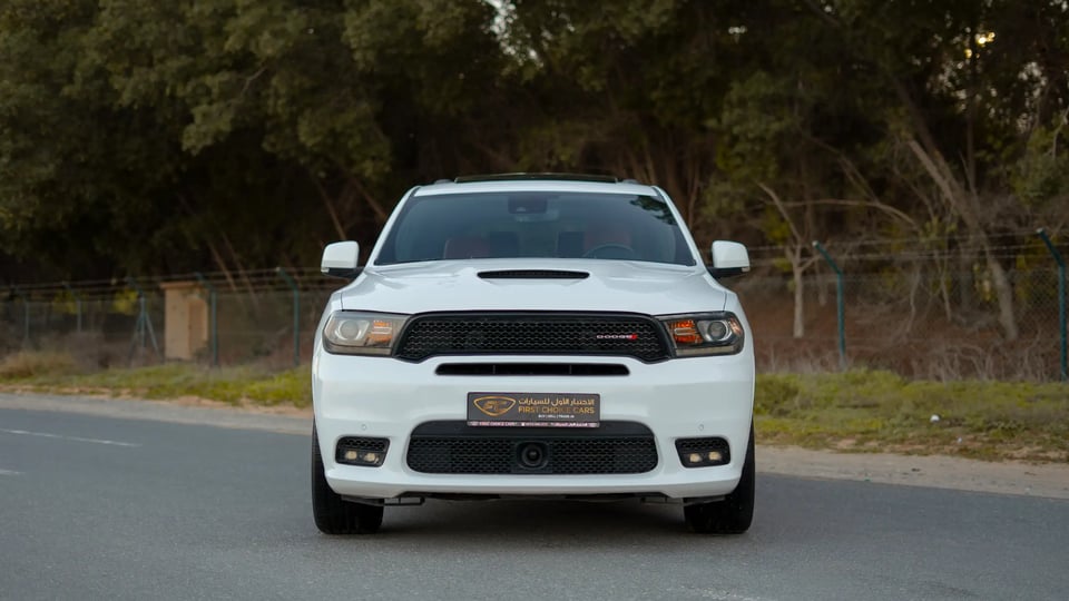 Used 2020 Dodge Durango R/T in White – Front View for Sale at First Choice Cars Dubai Sharjah