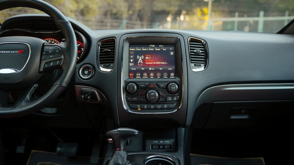 Used 2020 Dodge Durango R/T in White – Infotainment / Touchscreen System for Sale at First Choice Cars Dubai Sharjah