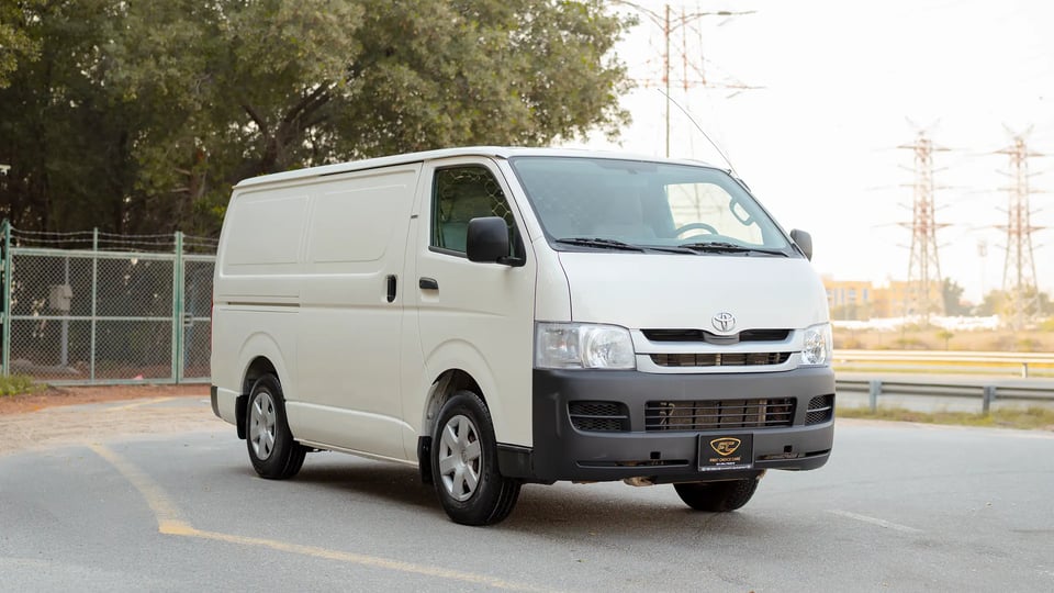 Used 2009 Toyota Hiace GL Standard Roof in White – Right Front Diagonal (45°) View for Sale at First Choice Cars Dubai Sharjah
