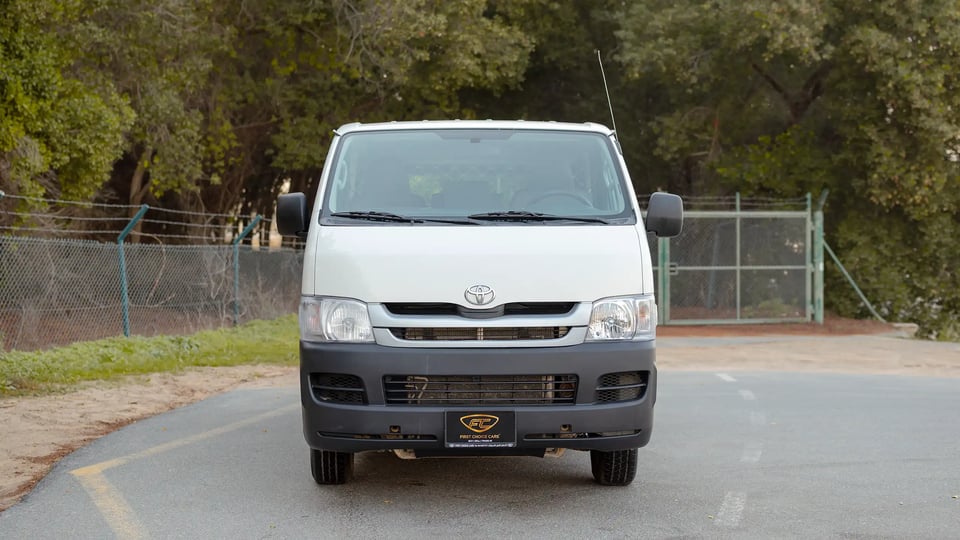 Used 2009 Toyota Hiace GL Standard Roof in White – Front View for Sale at First Choice Cars Dubai Sharjah