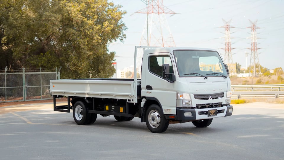 Used 2023 Mitsubishi Canter Cargo Body in White – Right Front Diagonal (45°) View for Sale at First Choice Cars Dubai Sharjah