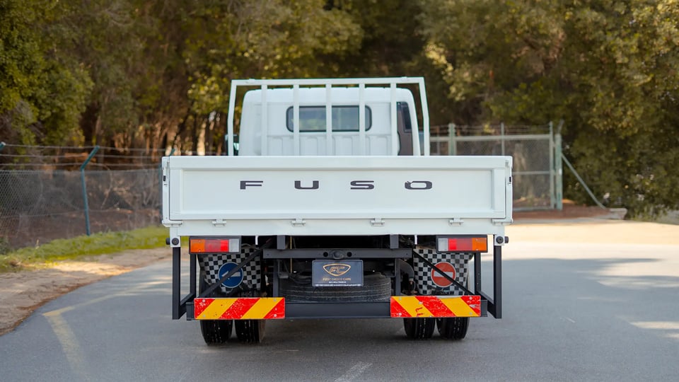 Used 2023 Mitsubishi Canter Cargo Body in White – Back/Rear View for Sale at First Choice Cars Dubai Sharjah