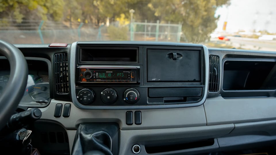 Used 2023 Mitsubishi Canter Cargo Body in White – Infotainment / Touchscreen System for Sale at First Choice Cars Dubai Sharjah