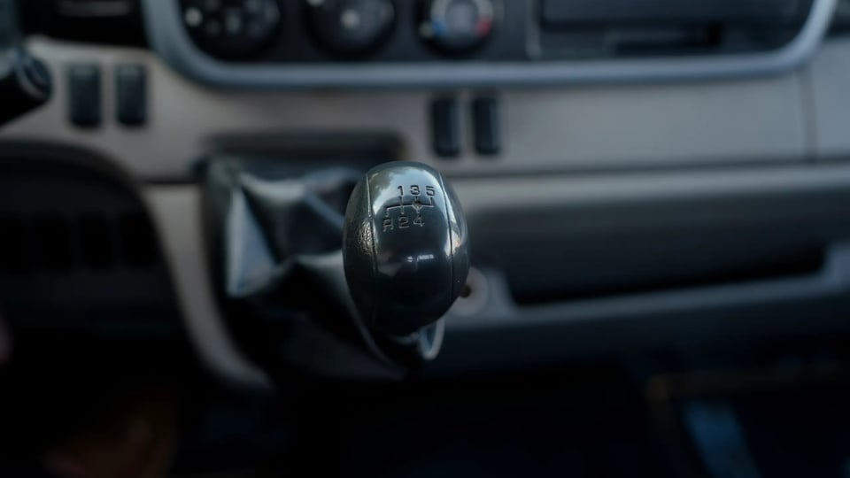 Used 2023 Mitsubishi Canter Cargo Body in White – Center Console & Gear Shifter for Sale at First Choice Cars Dubai Sharjah