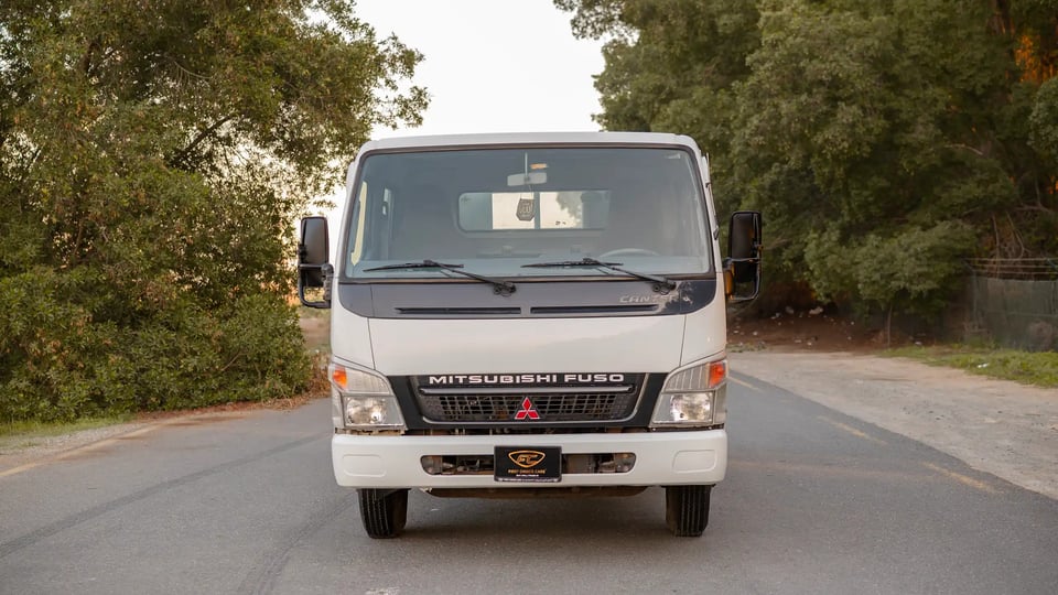 Used 2006 Mitsubishi Canter Double Cabin Cargo Body in White – Front View for Sale at First Choice Cars Dubai Sharjah