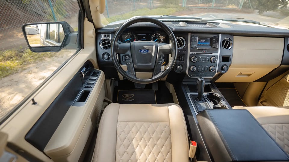 Used 2017 Ford Expedition XLT in White – Steering Wheel & Instrument Cluster for Sale at First Choice Cars Dubai Sharjah