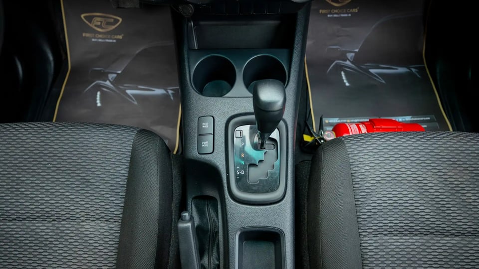 Used 2021 Toyota Hilux GLX Double Cabin in White – Center Console & Gear Shifter for Sale at First Choice Cars Dubai Sharjah