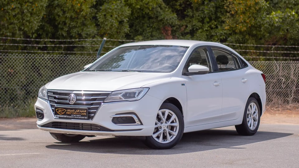 Used 2022 MG 5 Comfort in White – Left Front Diagonal (45°) View for Sale at First Choice Cars Dubai Sharjah