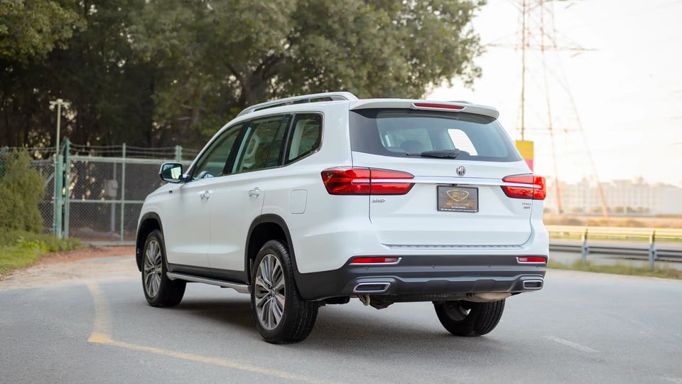 Used 2021 MG RX8 Luxury in White – Left Back Diagonal (45°) View for Sale at First Choice Cars Dubai Sharjah