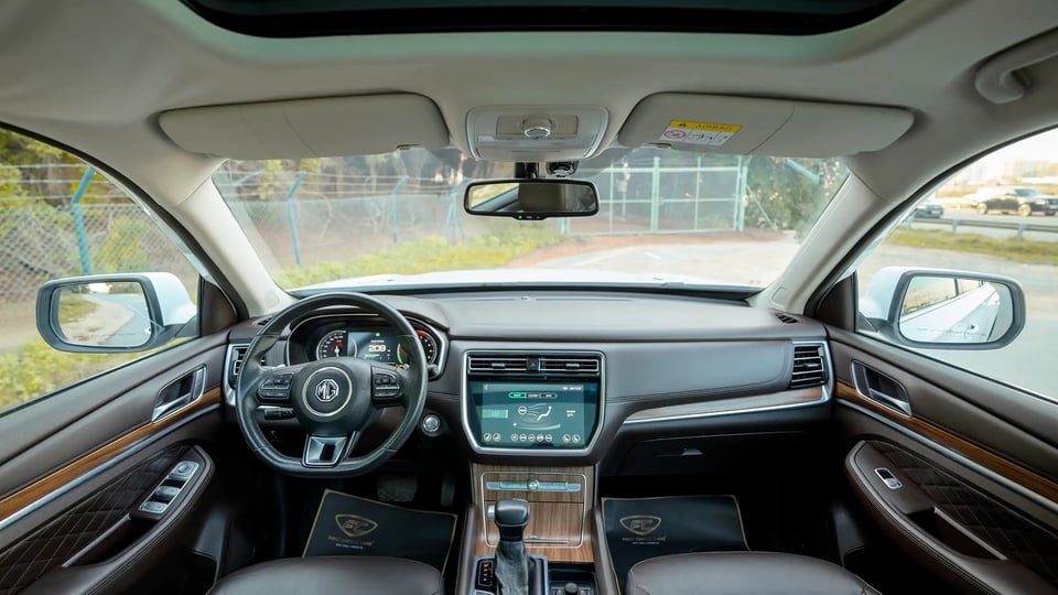 Used 2021 MG RX8 Luxury in White – Front Cabin / Dashboard Full View for Sale at First Choice Cars Dubai Sharjah