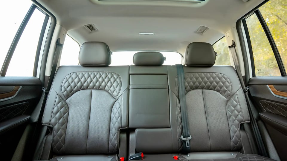 Used 2021 MG RX8 Luxury in White – Rear Seat View for Sale at First Choice Cars Dubai Sharjah