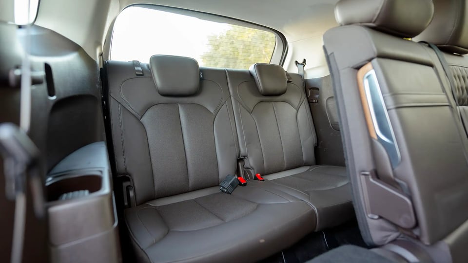 Used 2021 MG RX8 Luxury in White – Third Row Right Seat View for Sale at First Choice Cars Dubai Sharjah